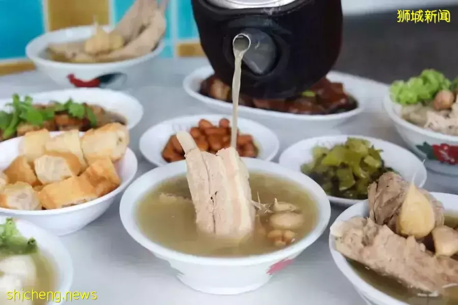 新加坡必打卡的25道國寶級美食！辣椒螃蟹、海南雞飯、炒粿條、肉骨茶