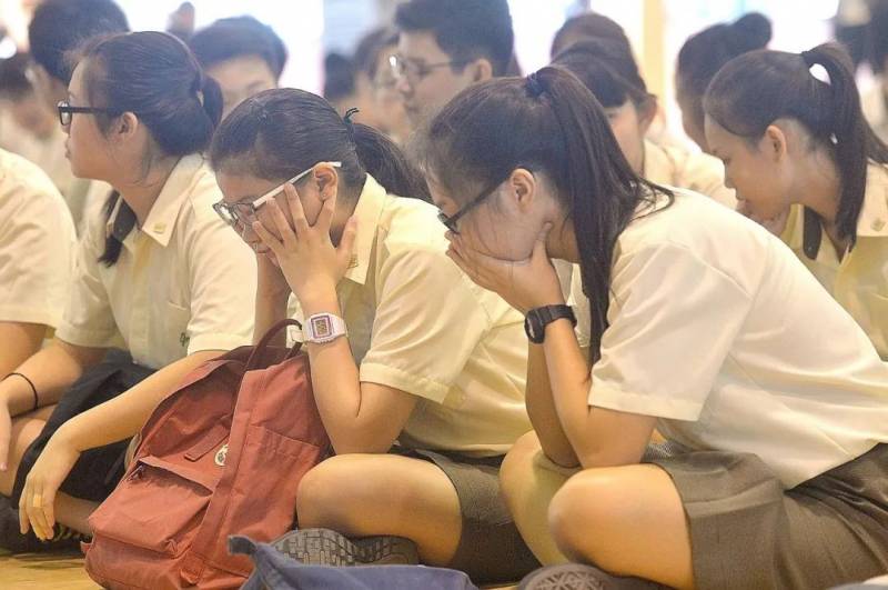 膽大包天！新加坡這個學校老師偷拍女學生裙底