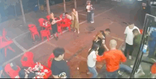 全員抓獲！唐山打人男子，如果在新加坡，會被鞭刑