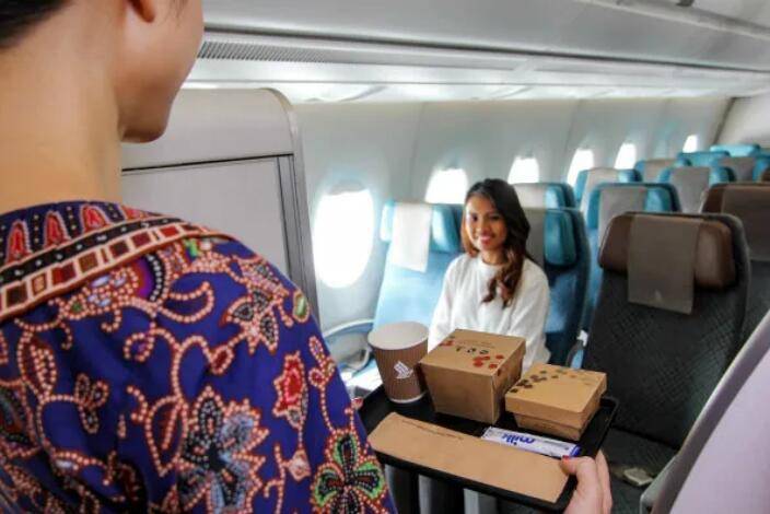 新加坡航空“自救进行时”,经济舱“包吃饱”