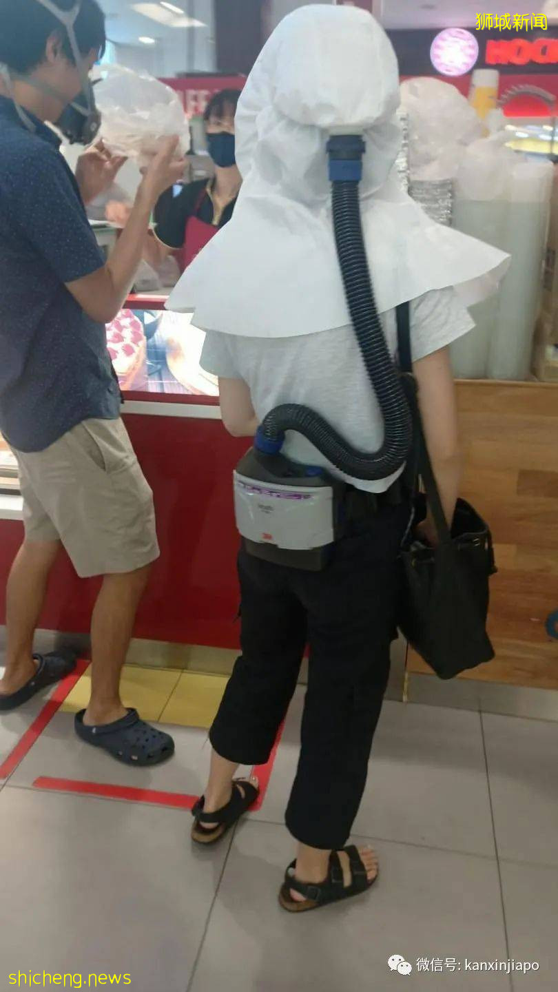 戴上千元的防护具出门,“她是从科幻电影中来到新加坡吧?”