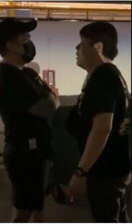 “你瞅啥”“瞅你咋地兒”！新加坡因“瞅”發生鬥毆事件