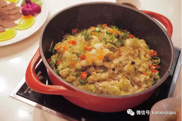 新加坡要开始流行用桶吃鱼了!?太飒了!(免费吃来了~)