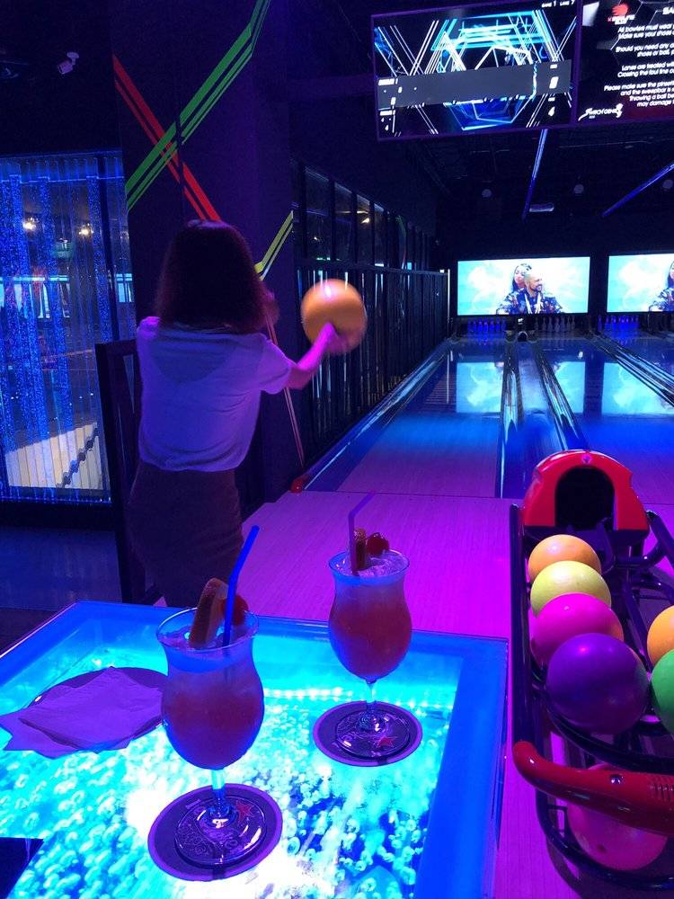 新加坡夜生活指南:摩天轮浪漫晚餐、迷你高尔夫、骑行滨海湾等精彩活动,带你告别无聊