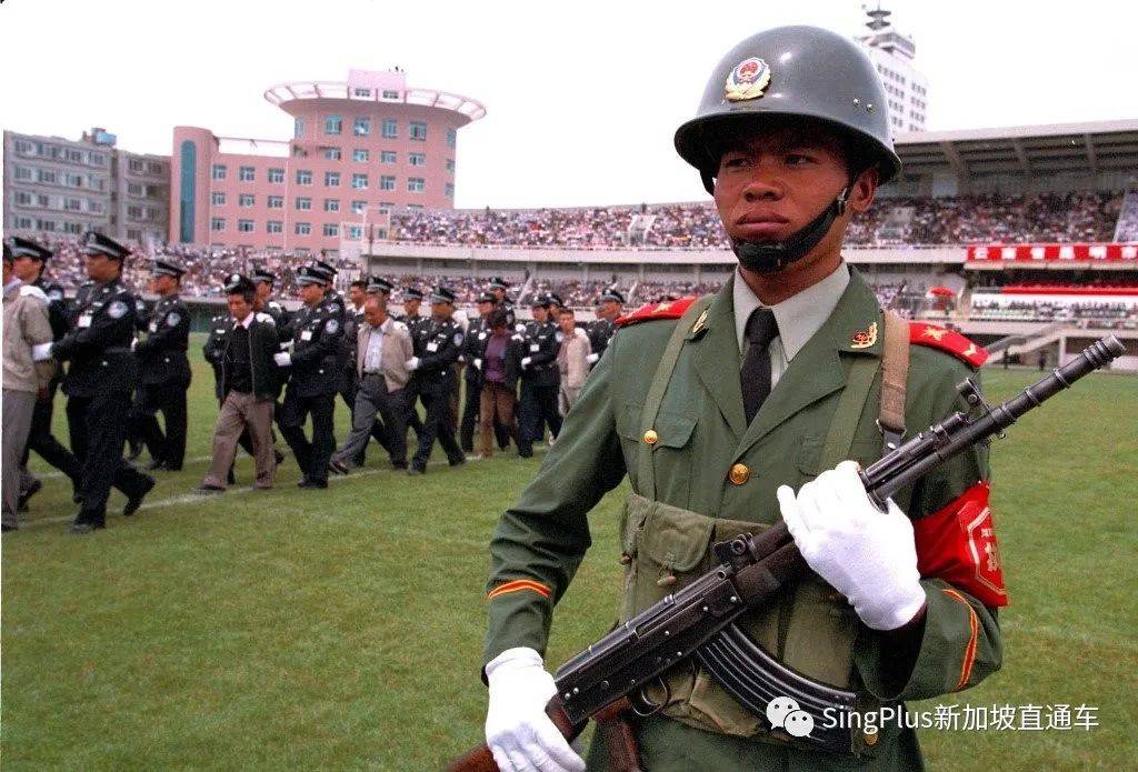 新加坡應該明白，在這件事上中國絕不會讓步