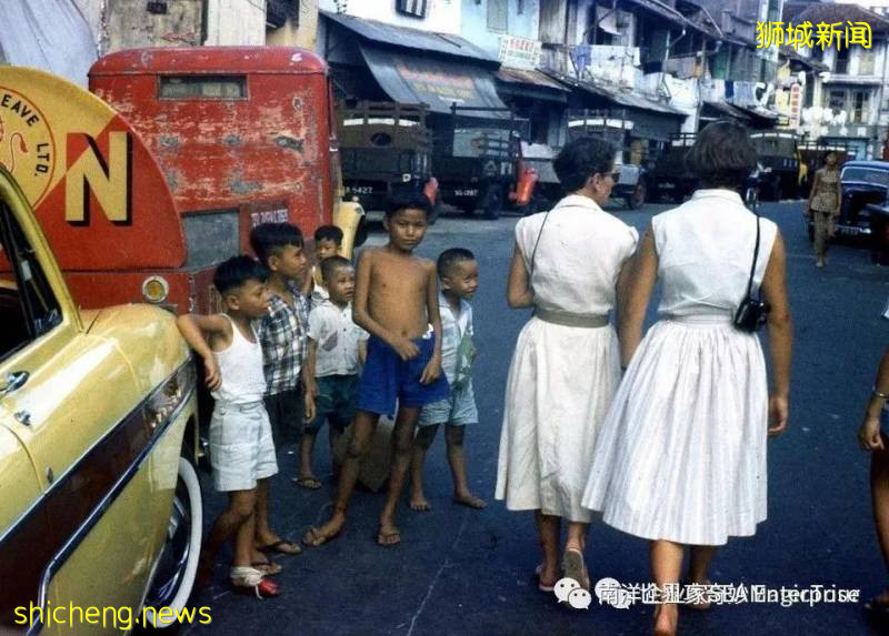 上世紀50-60年代,南洋島國新加坡,迎來經濟繁榮的第一次來臨時!