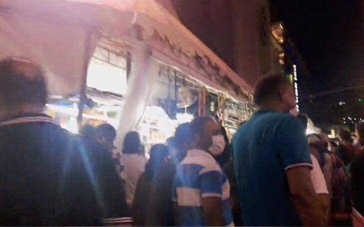 新加坡屠妖節人流聚集、人頭湧動，安全距離？野