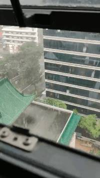 新加坡的雨又憋了一波大招,这些地方都变出壮观水景