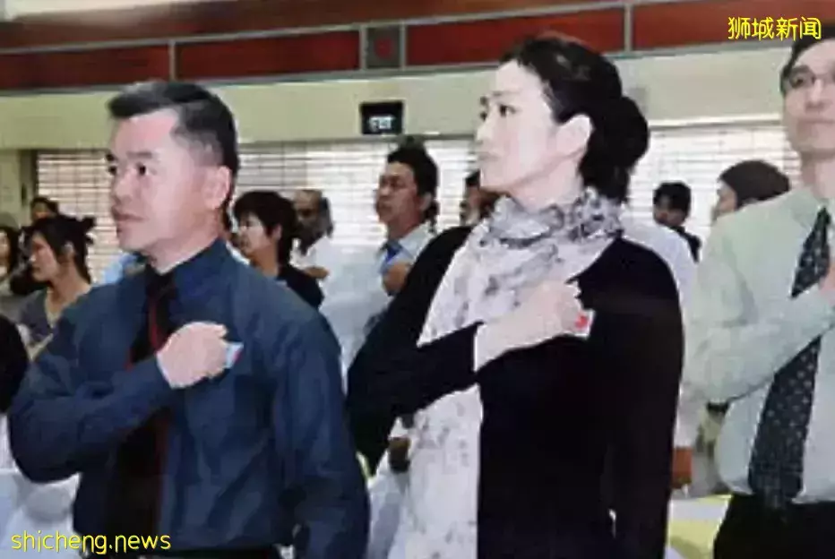 全網熱議！吳尊送娃去中國上學，張柏芝離開坡回上海定居！新加坡不香了