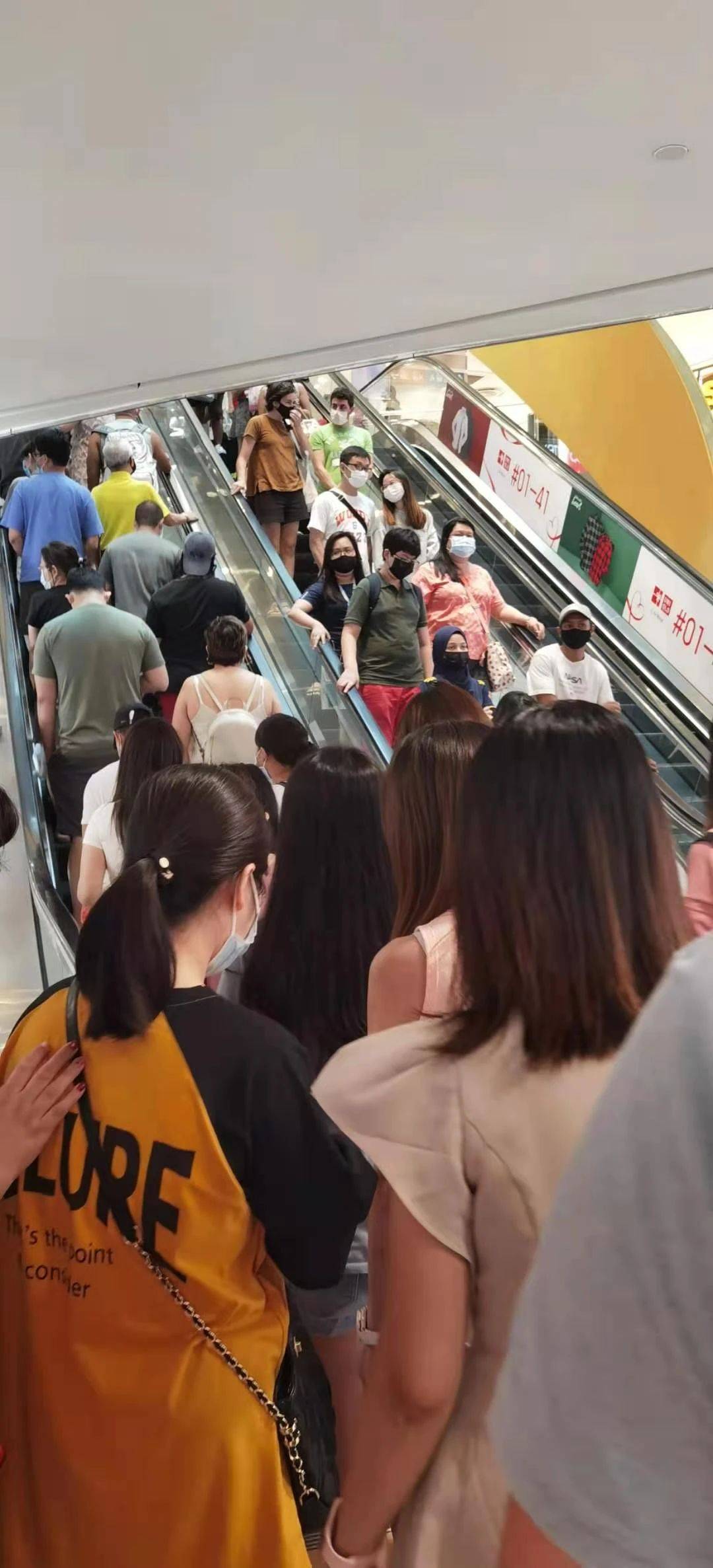 年底了 挤！爆！了