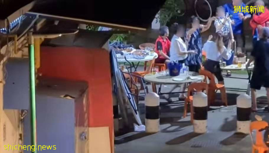 一群男女无视疫情严重性，聚集在一起饮酒作乐