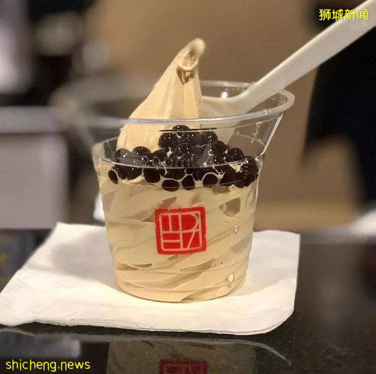 泰國網紅奶茶店登陸新加坡，排隊幾十米！堪比喜茶開業