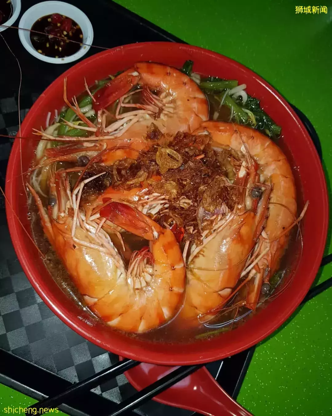 撬動你的味蕾!新加坡蝦面大全 · 濃郁湯汁🫕 Q彈面條🍜蝦肉鮮嫩🦐 下班趕緊約起來