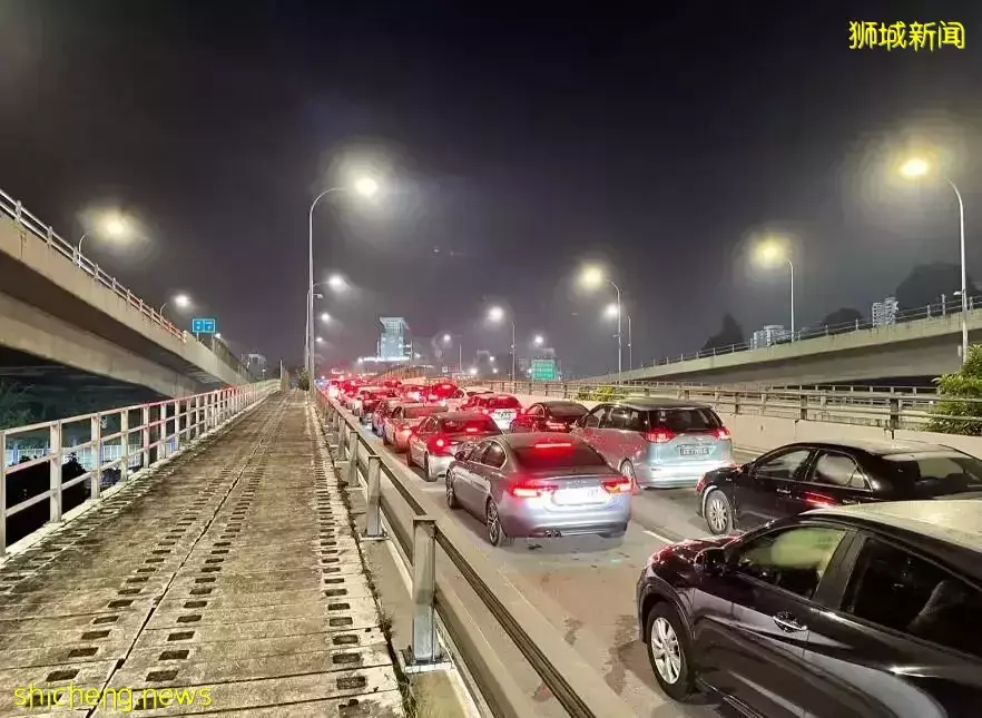 新加坡&马来西亚大堤挤爆了，人人人仌众、车车车䡛轰