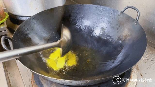 人均$20不到的火鍋+炒菜自助!任點任吃,吃到扶牆出