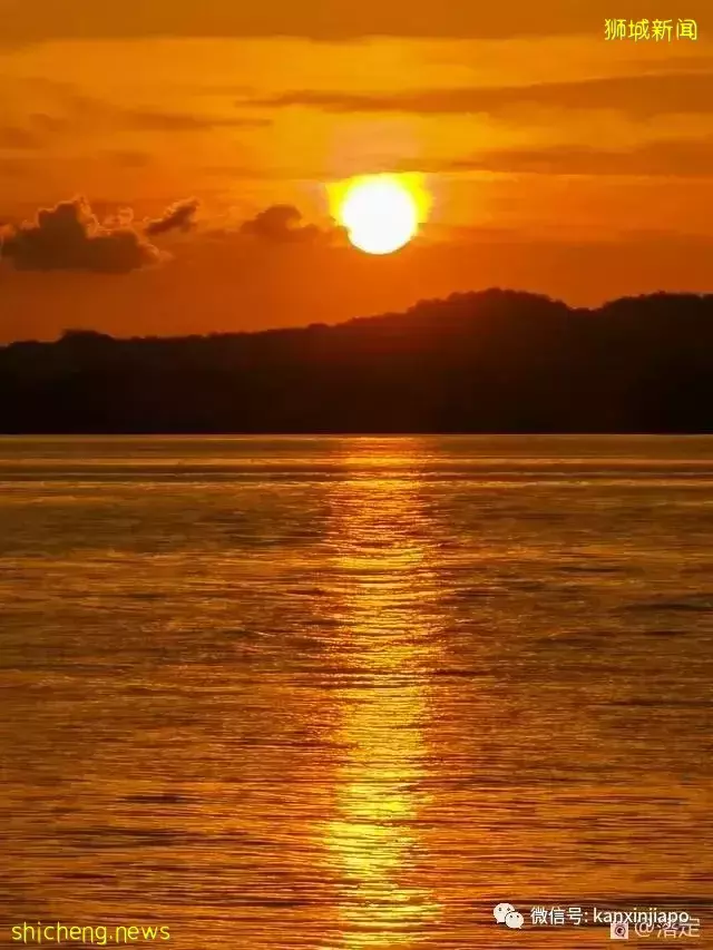 在新加坡看落霞云归，远眺柔佛海峡灯塔复明