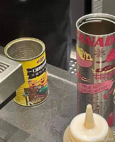 星巴克自帶杯咖啡免費，隊伍排瘋了！新加坡網友：咋不帶痰盂呢