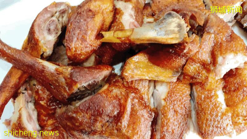 榴梿季來了!榴梿千層推出特價套餐;春秋菜館烤鴨現在僅需$9.8新