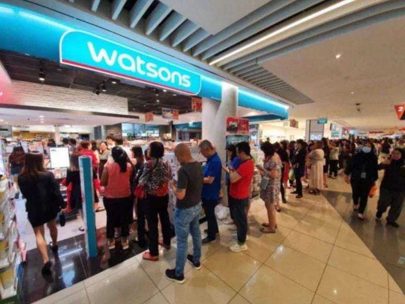 Toto新年红包1200万大奖开奖在即，引发全岛大排队！！笑Cry....在金钱的诱惑面前，病毒都不算事儿吗