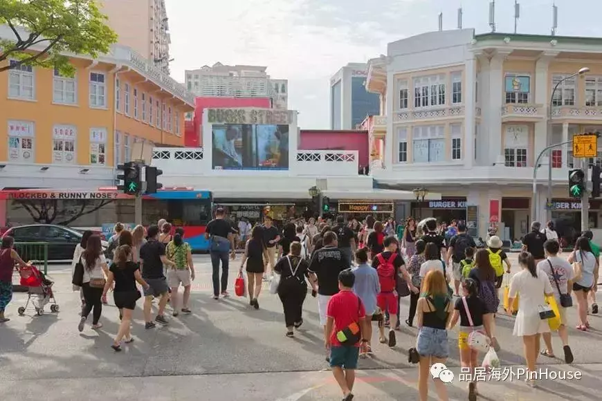 站在MIDTOWN MODERN的窗前,領略新加坡CBD武吉士的獨特魅力