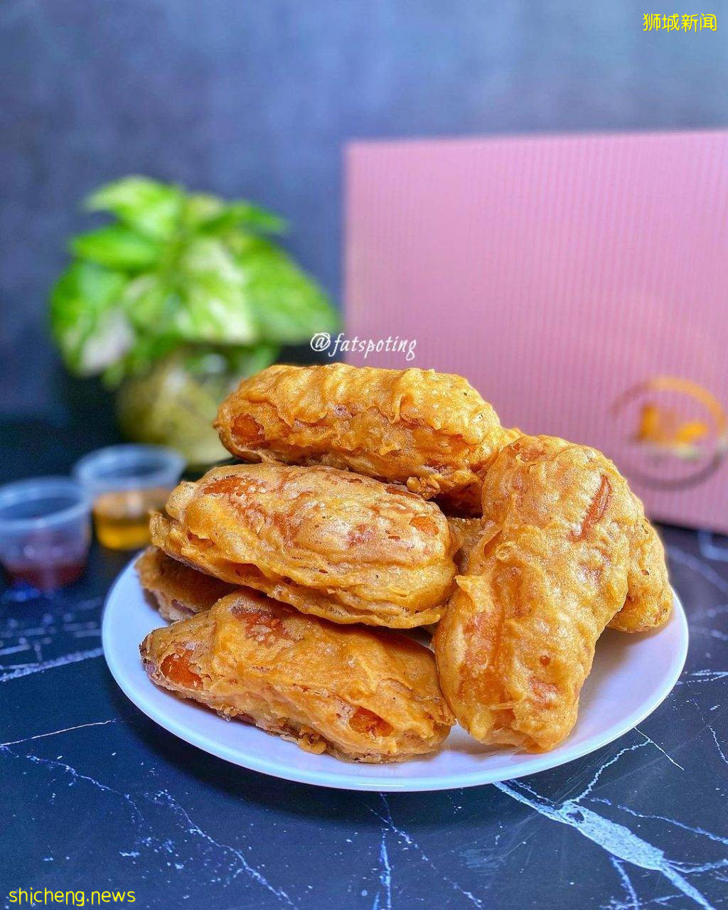 Sedap Durian爆漿炸榴梿‼沾上巧克力醬+蜂蜜、外酥裏嫩，綿密果肉夠濃郁夠味兒💥