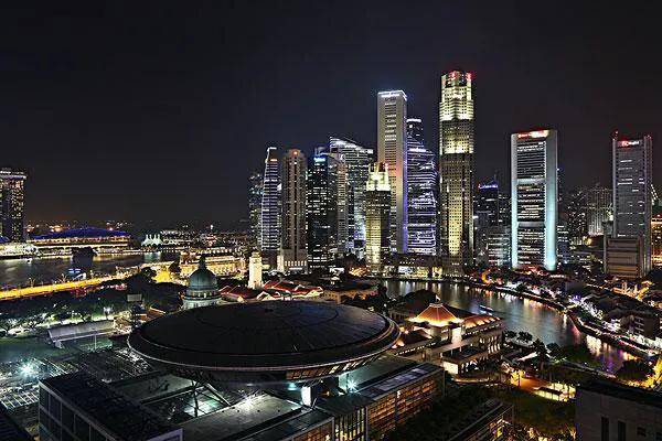 新加坡：护照免签190个国家。我们14个，它的发达超乎想像