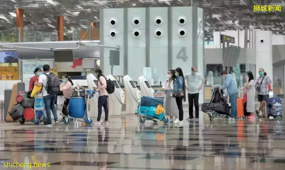 韩国失控!“共存”45天后紧急叫停!新加坡现24例奥密克戎,张文宏预测明年恢复正常生活