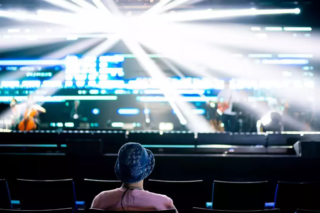 實拍:林俊傑2000人演唱會座無虛席、不設安全距離!王乙康到場