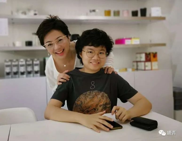 师傅想菜单,妈妈写菜单,女儿即兴画插画,私房菜独特的lockdown故事