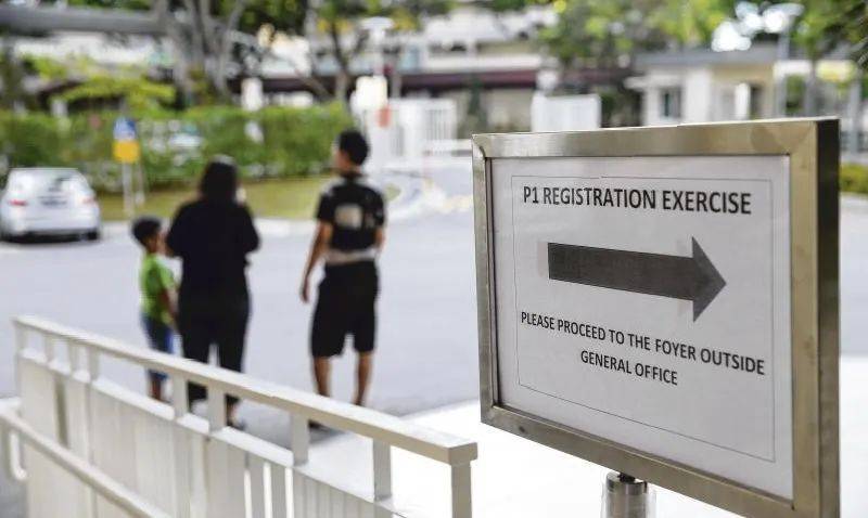 新加坡教育部最新通告:2021年进入中一新生无需亲自前往所分配中学报到,可通过电话或邮件确认