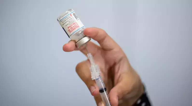 科兴:三针疫苗可有效对抗奥米克戎!新加坡鼓励民众打追加剂