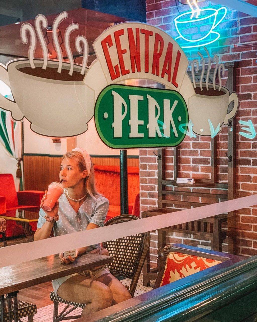 全島唯一“老友記”咖啡廳！美式複古Central Perk咖啡館☕️ 處處都是打卡點！沒看過劇？照樣來啊