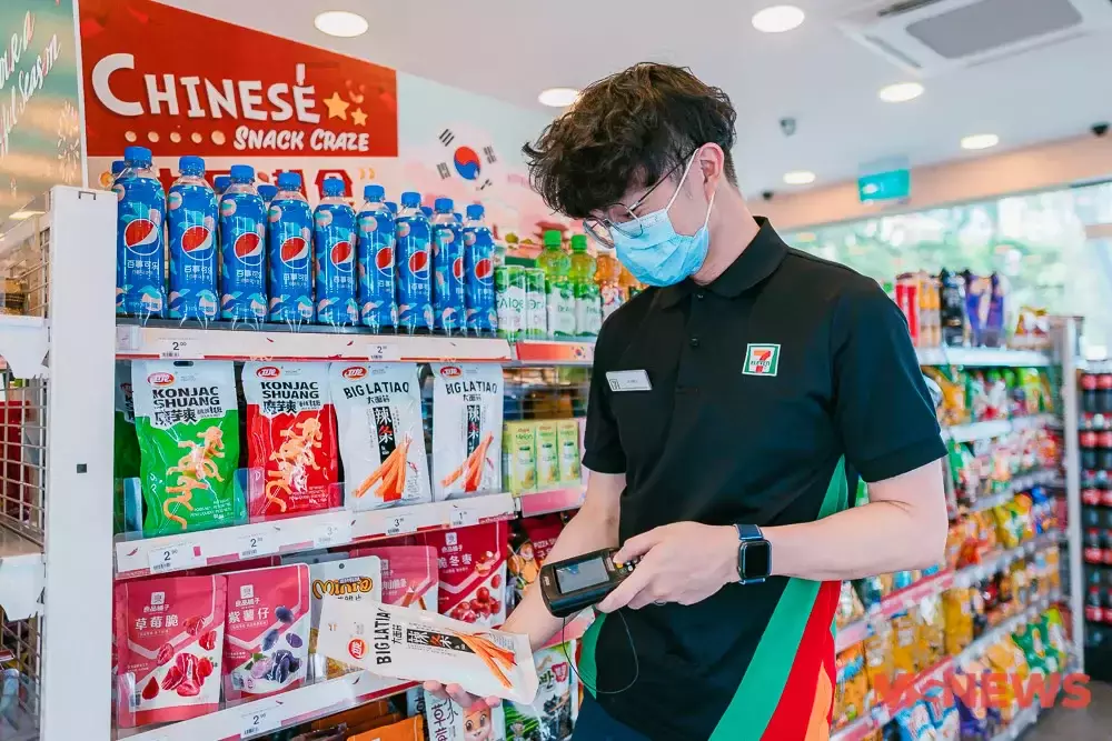 疫情之下,他们在新加坡失去了工作!转身开起了“小卖部”