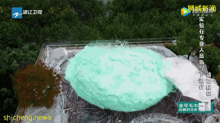 23岁的牛津本硕荣誉学生,却选择到新加坡的这所学校当化学老师