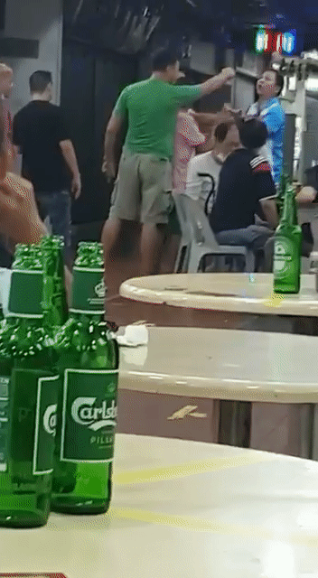 宏茂桥食阁两拨人马混战，不戴口罩酒气冲天