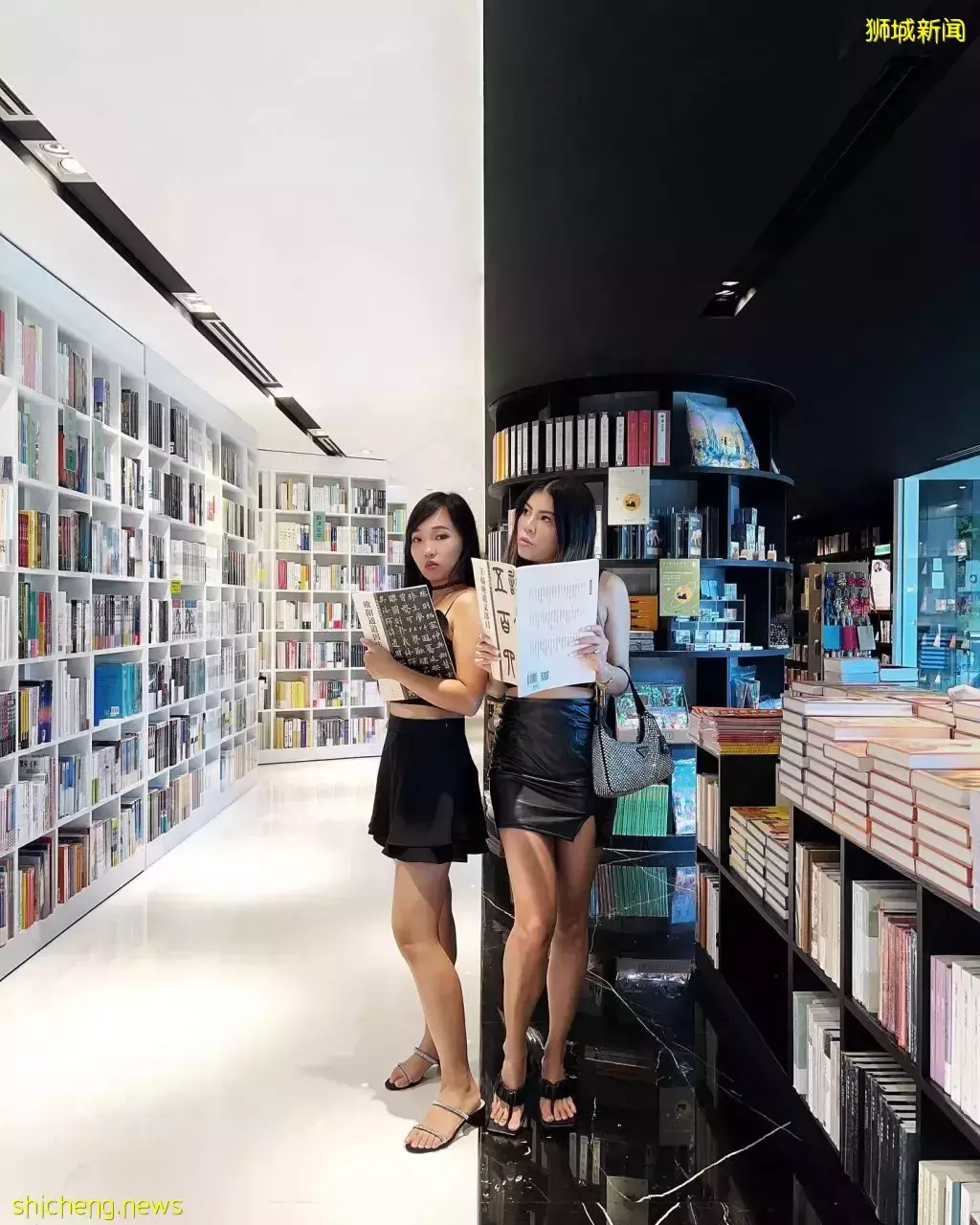 烏節路網紅中文書店,酷炫書架空間、還有免費畫展可以看!看書讀書也可以超酷的好嘛