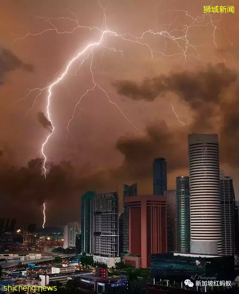 被稱爲全球“閃電之都”的新加坡　半小時內落下40道閃電