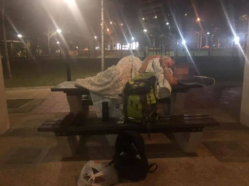 中国夫妻在新加坡撕破脸：“坑我28万，把我妈赶出家门，睡大街...”