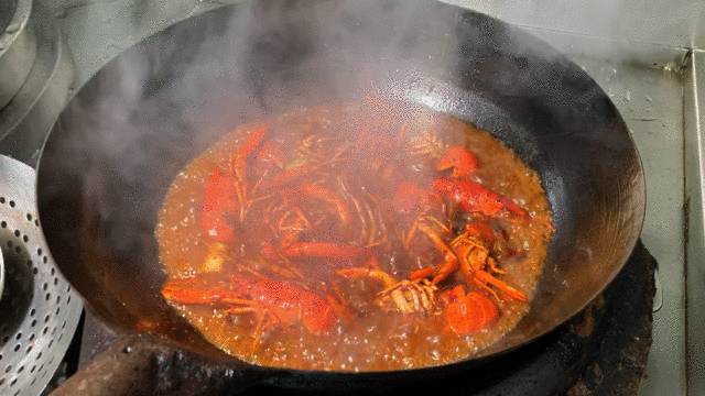 比雙11剁手更恐怖的事情是——這家烤魚、小龍蝦，竟然讓人