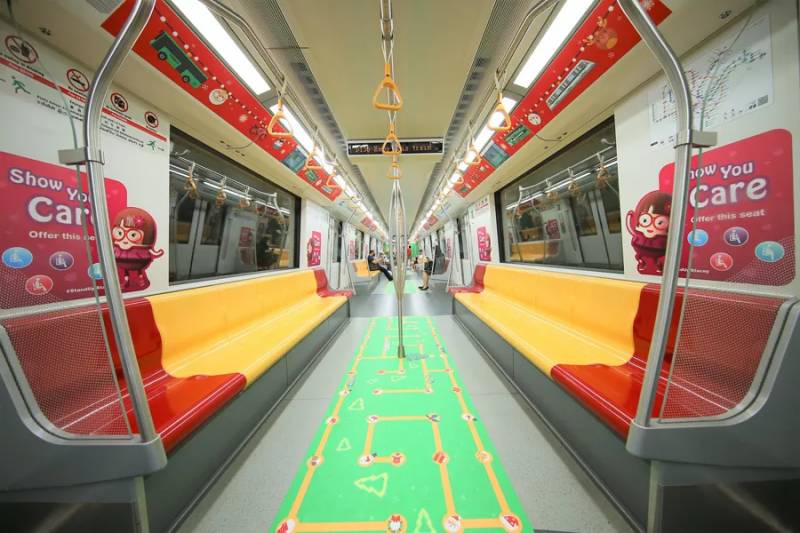 圣诞版地铁和公交来喽,遇到了记得打卡发圈儿