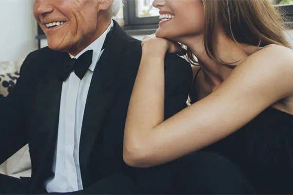 新加坡猥琐男假装“干爹”经纪人，骗了11个女孩拍裸照、发生关系