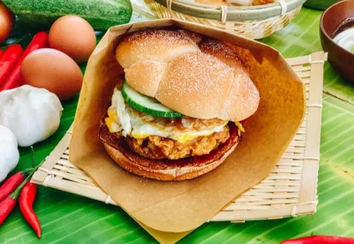 新加坡麥當勞“少女心”網紅冰激淩回歸，女朋友感動的不忍下口