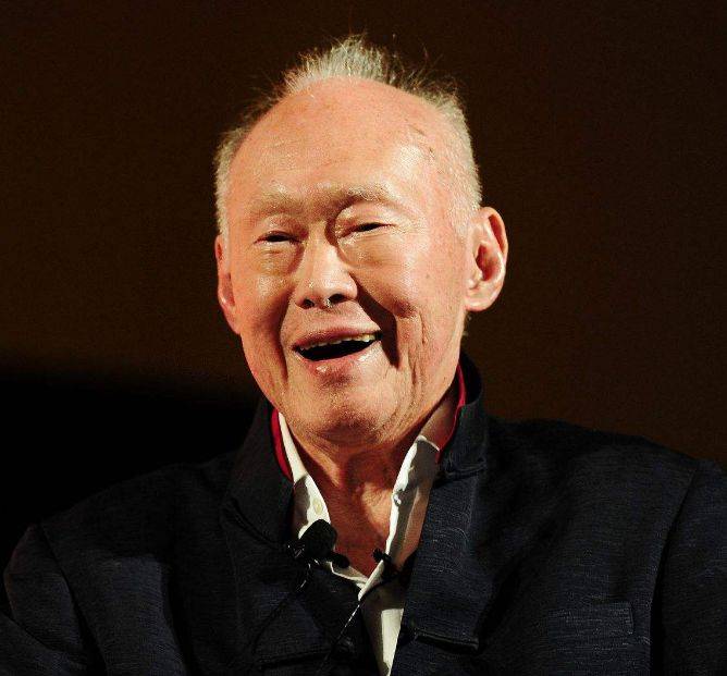 李光耀把英语定为新加坡第一语言，为啥却还大力推广华语？他也很纠结