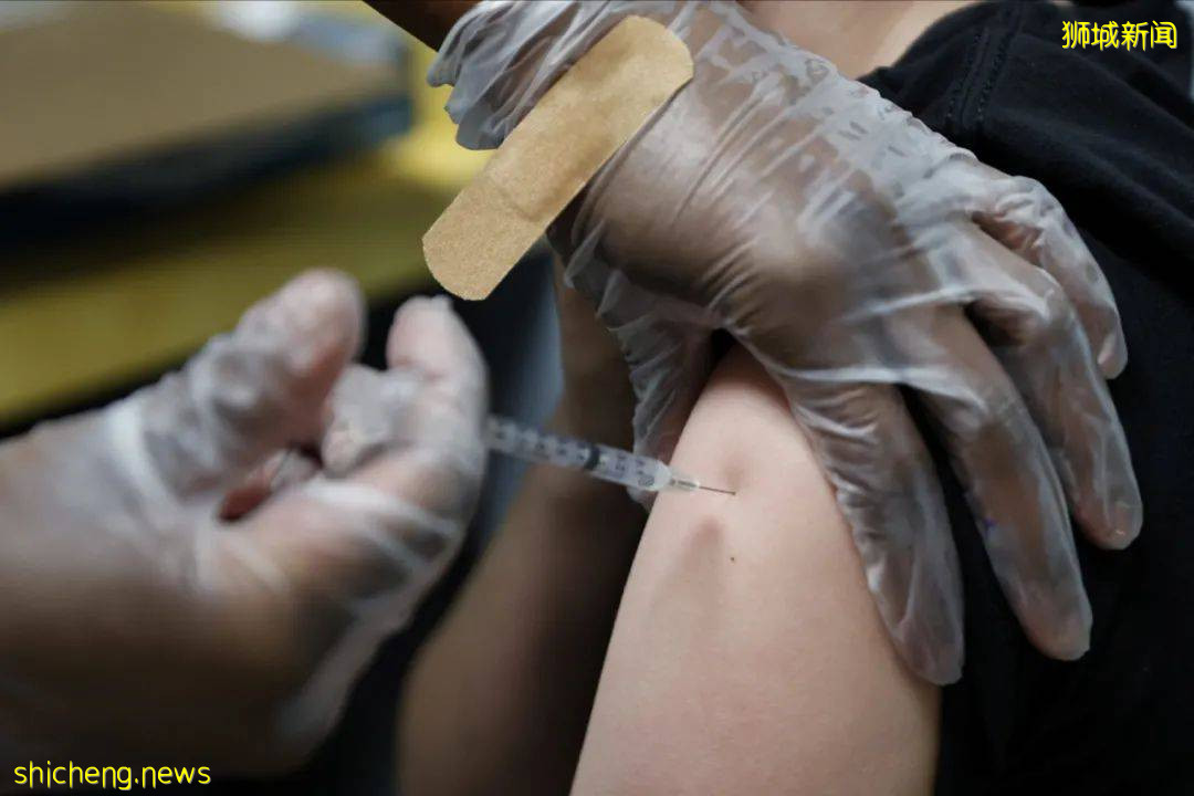 新加坡一男孩，16岁，被误打莫德纳疫苗！18岁以上才可接种