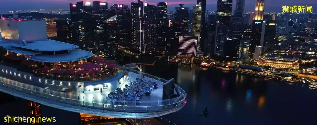 樟宜机场下雪了！6月假期，在空中花园看露天电影，和BTS亲密互动