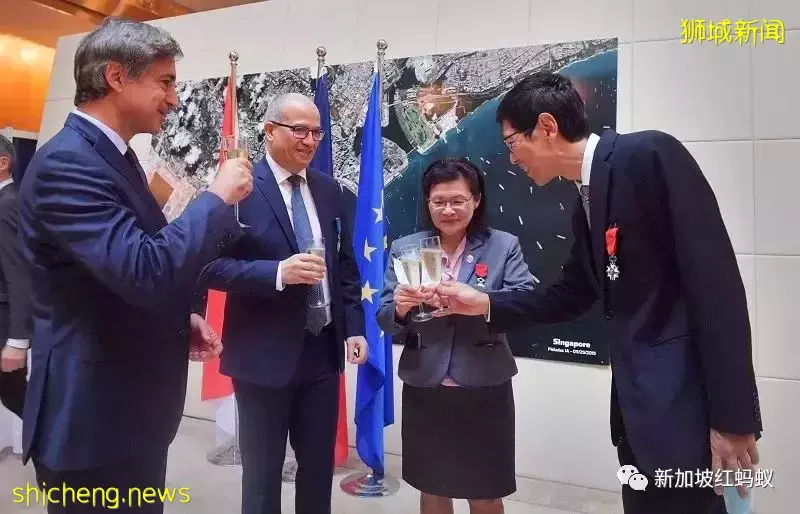 法国授予新加坡三名冠病专家功绩勋章 以往曾有名人谢绝这份荣誉