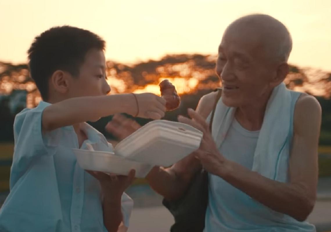 左手给鸡腿 右手拿回整只鸡 物价恐又累积民怨