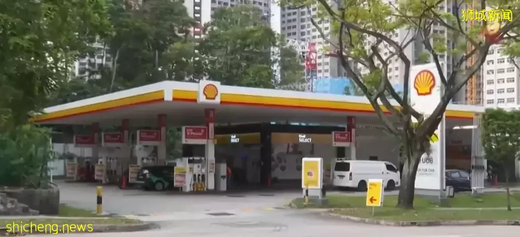 馬來西亞前總理：新加坡人駕車來加滿一箱油，我們損失很多錢