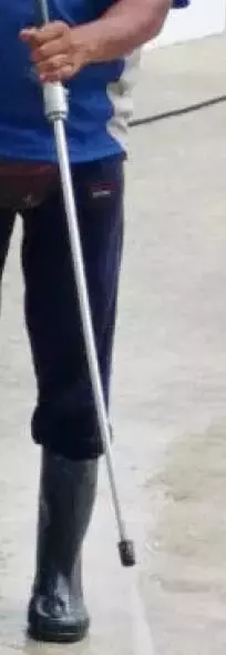 借水枪灭火 救邻居家 民防赞：机警反应快