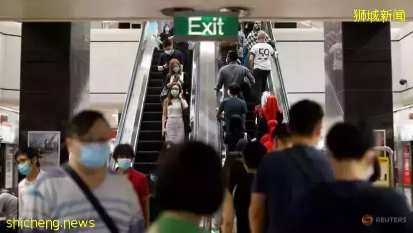 香港突然禁止新航著陸！回國機票破￥60000被搶光！李總理：有可能再收緊措施